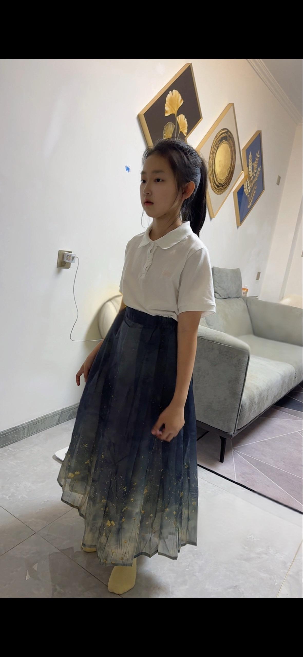 我亲手养的玫瑰自然与我有几分相似😏