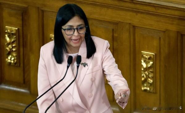 川普：委国代总统若做错事 下场比马杜罗更糟

马杜罗被美军抓走并在纽约面临审讯之