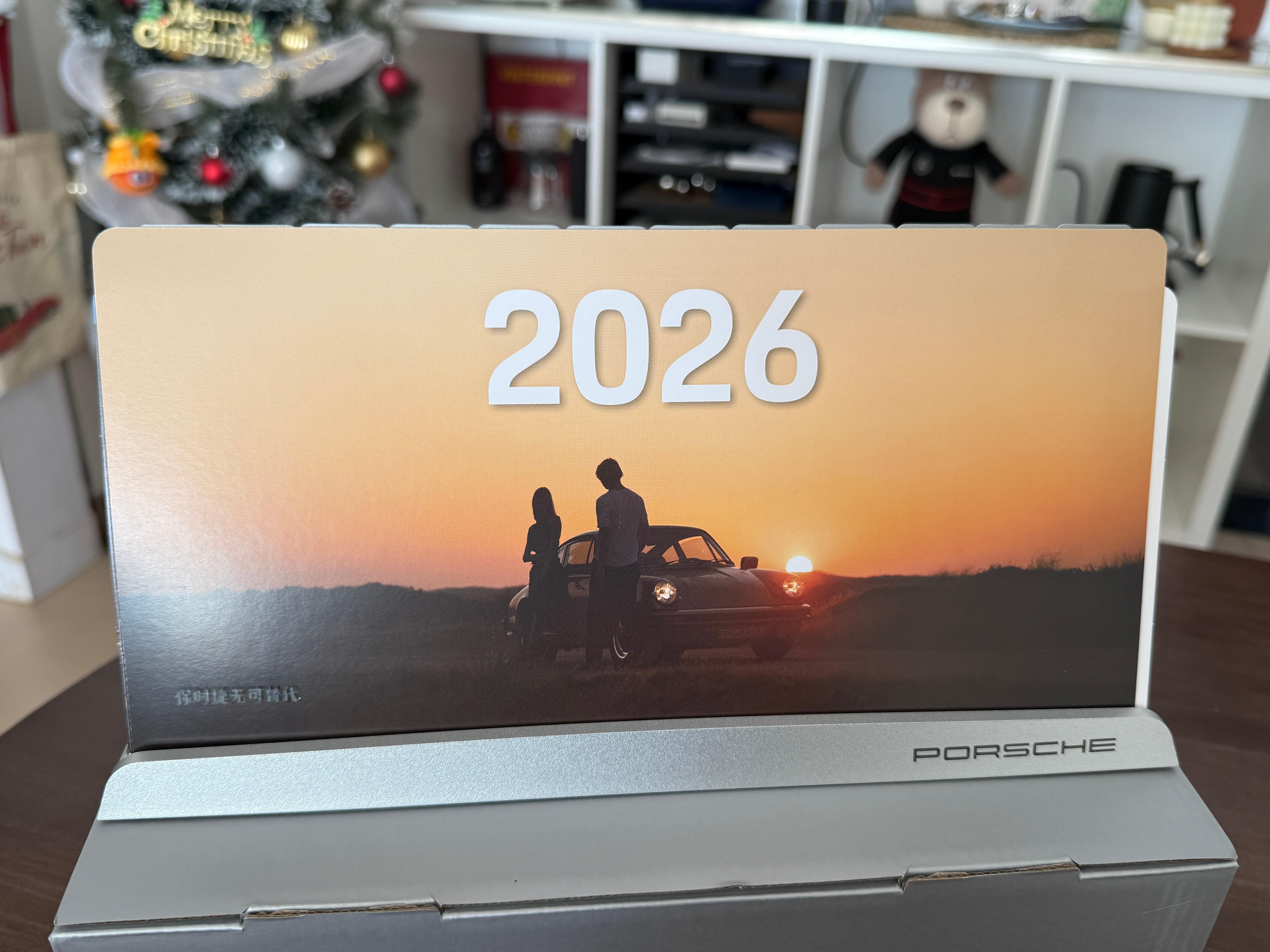 礼物拆箱💝谢谢保时捷给送的新年台历！借花献佛送给我的粉丝宝子们吧！🎁正好明天