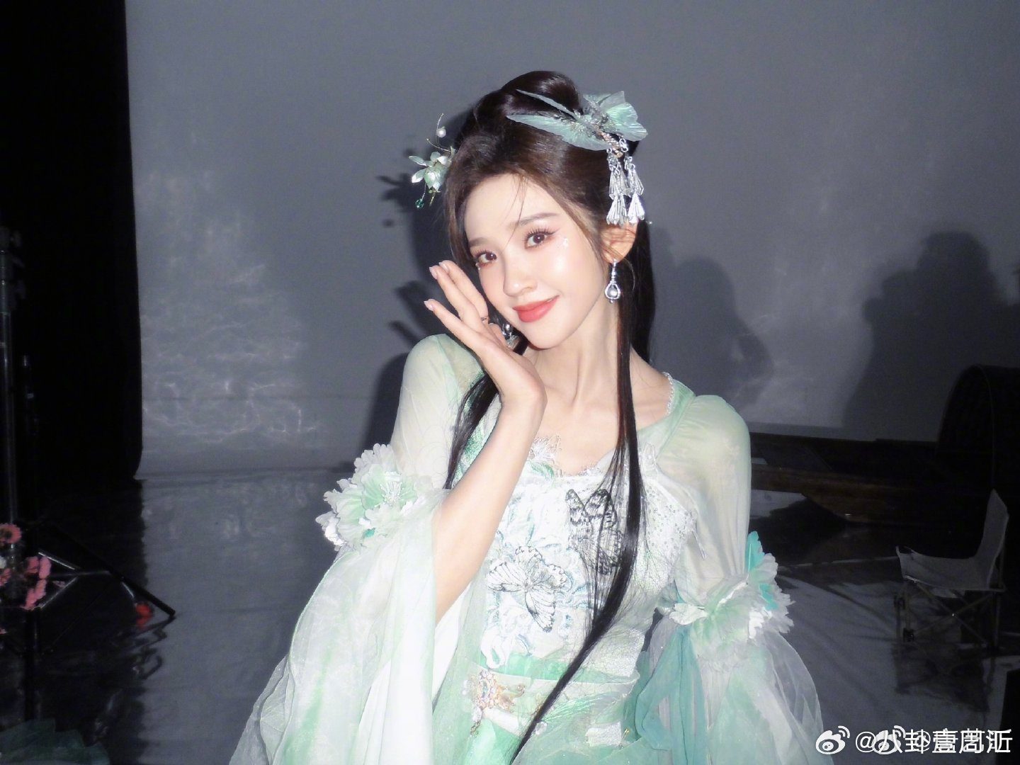 唐艺昕因难听热搜哭了姐姐哭的样子看着揪心，认真对待舞台的心不该被辜负李小冉安慰唐
