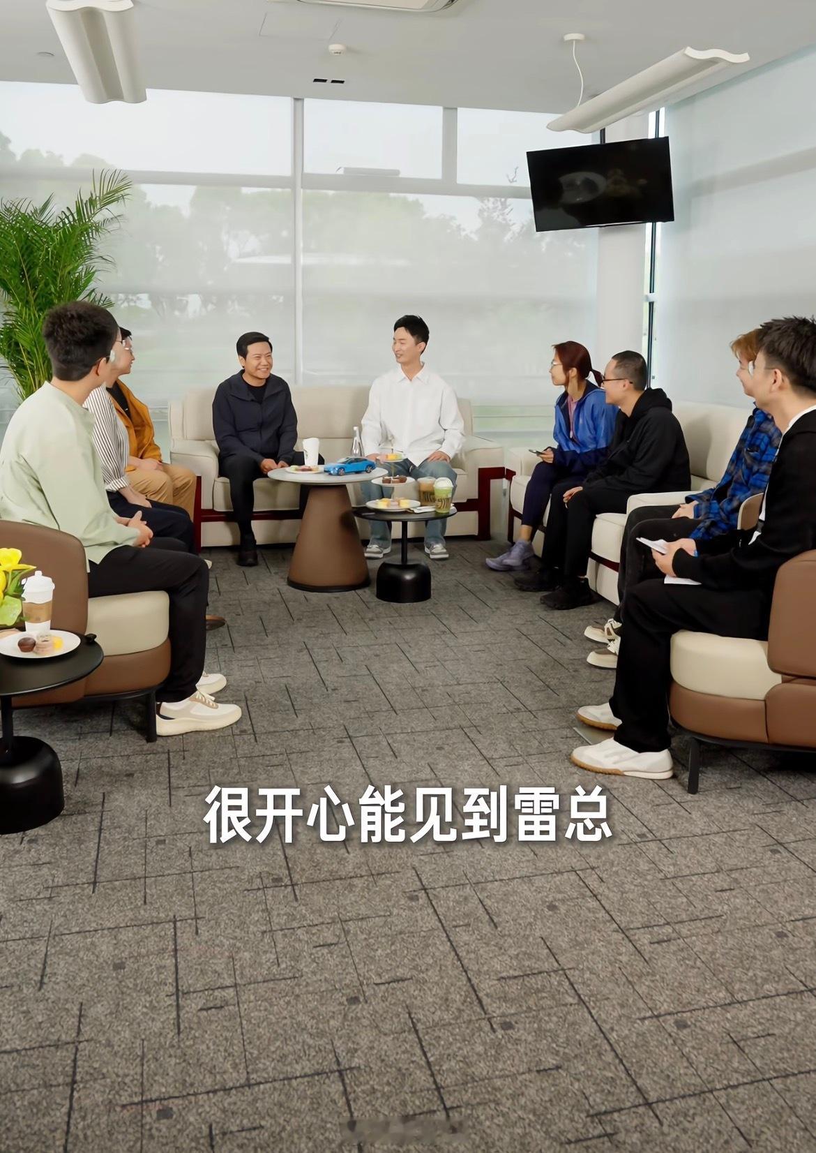 小米·中国超级跑车锦标赛，小米车主情绪价值拉满，不仅有车主的赛道巡演，最后还有雷