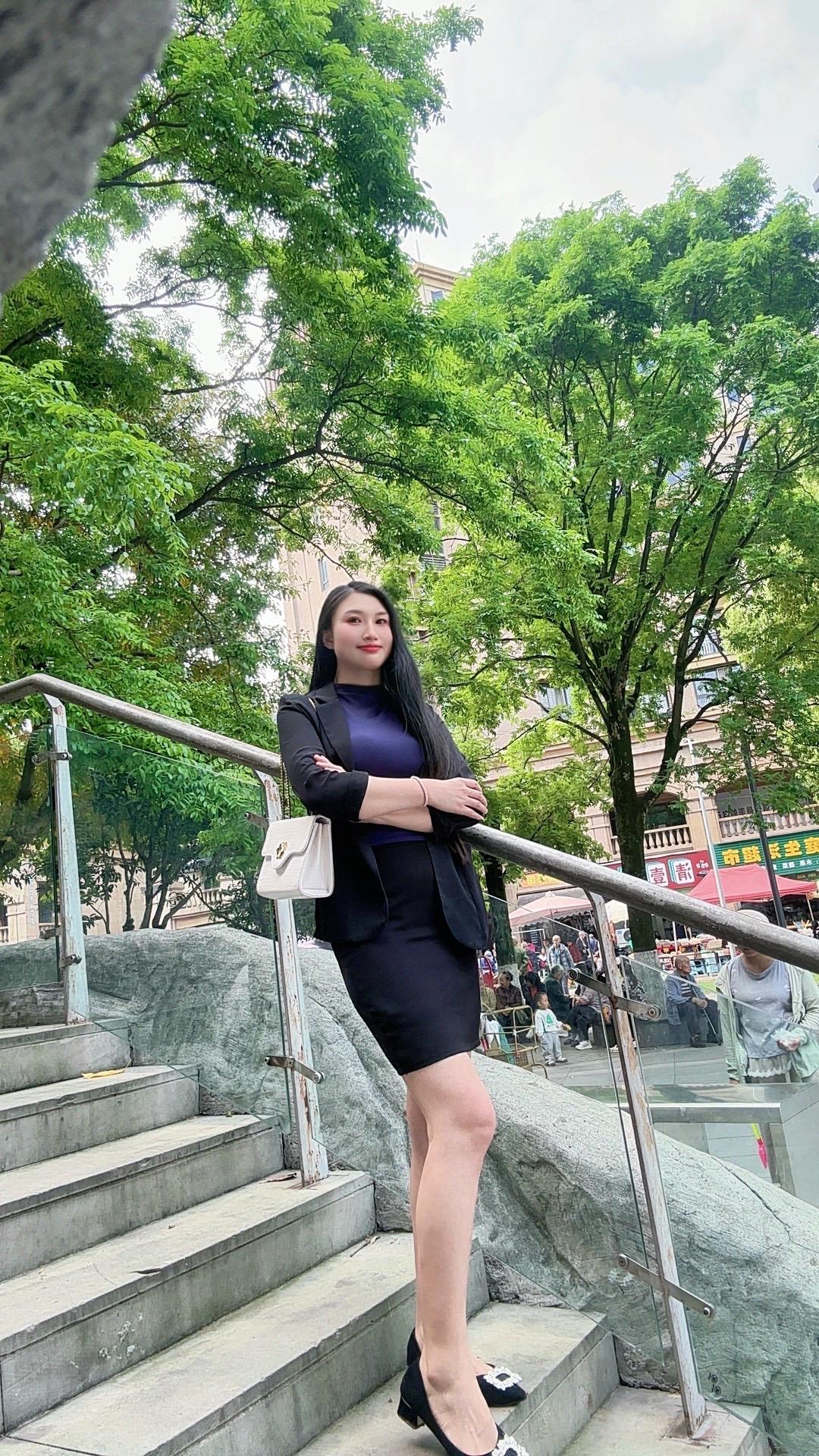 男人有担当日子旺，女人懂知足气质扬
大人肯踏实有底气，小孩被偏爱才娇养