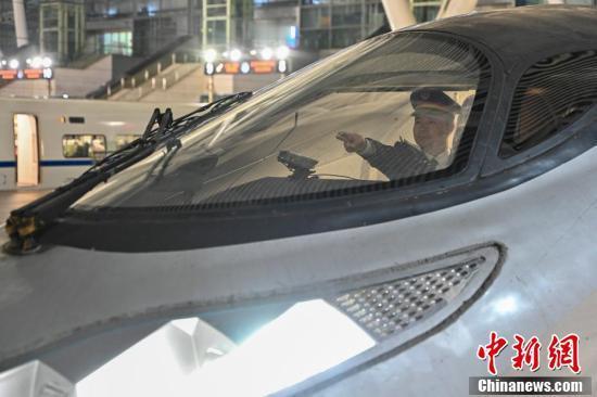 很多人都不知道，高铁还有一辆专属“扫雷车”，它从不载客售票，12306上也查不到