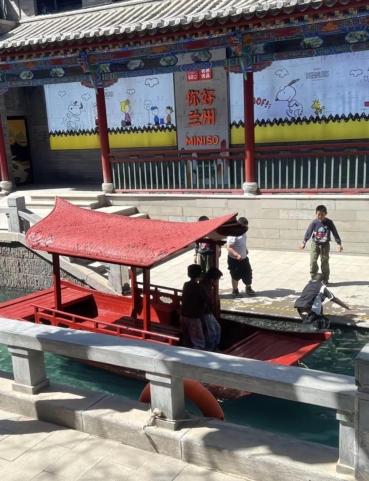 兰州老街，准备跳河救人了😭😭。老街兰州老街