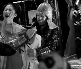 公元311年，洛阳城破，皇后羊献容被扔到了征服者刘曜的床上。这个刚屠了三万人的男