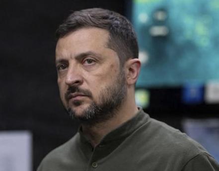 泽连斯基仍时刻盘算着加入北约。他在瑞士达沃斯发表讲话时声称，乌克兰有能力保护格陵