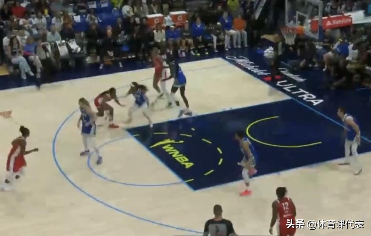 WNBA常规赛实时战况，李月汝上半场再做冷板凳，飞翼三人得分上双半场领先王牌19