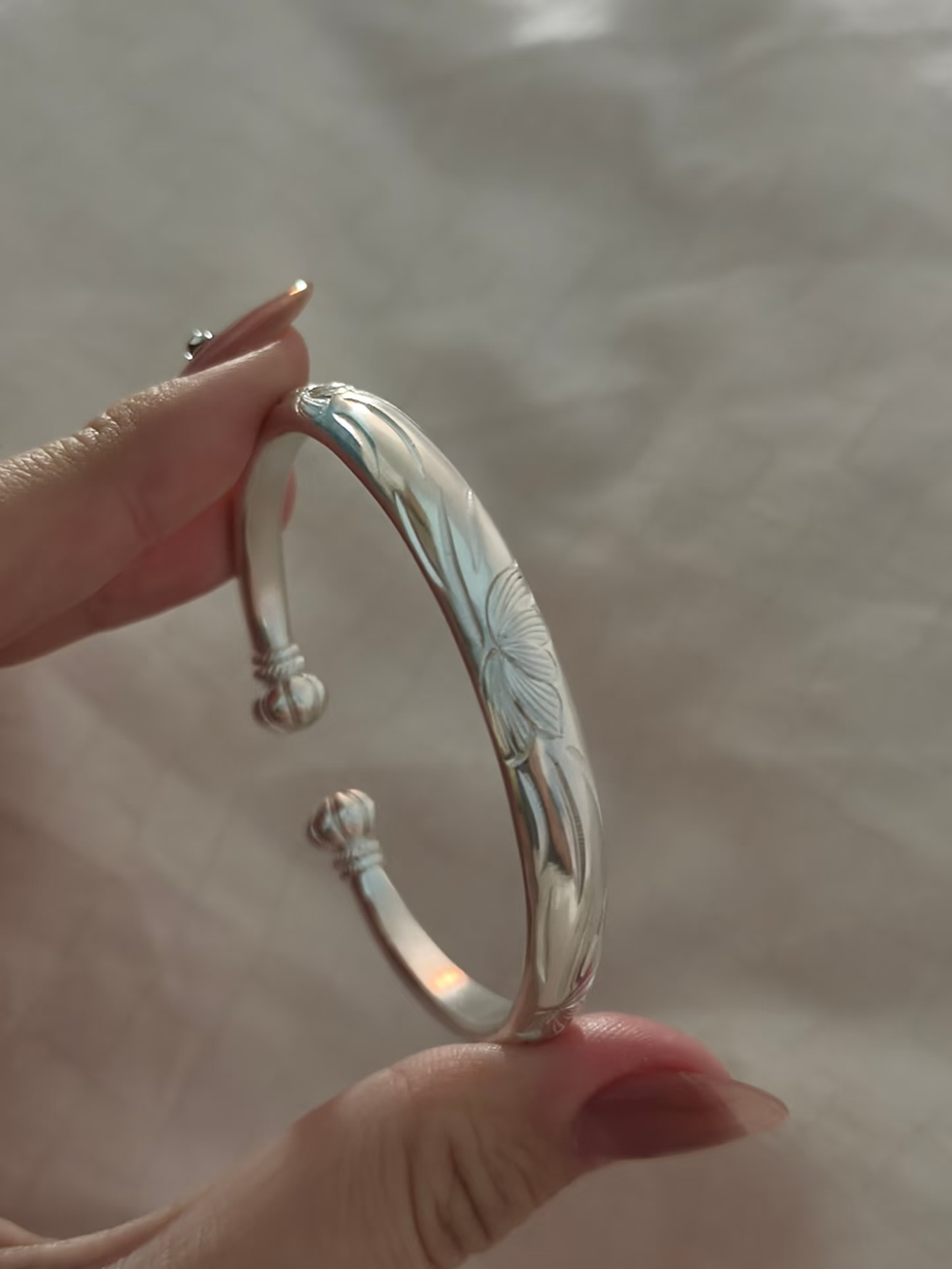 银价彻底杀疯了我天黄金暴涨，白银最近一周内也是涨疯了。前段时间想入手的手镯好家伙