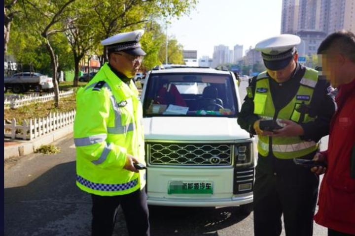 老年代步车和低速电动汽车有何不同？交警:只2个共同点
 
不少老年人和家属分不清