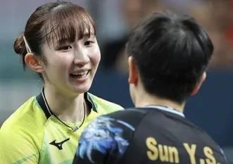 孙颖莎赢了早田希娜，但是日本人心里并不服，日本新闻报道了早田希娜 0:4 输给了