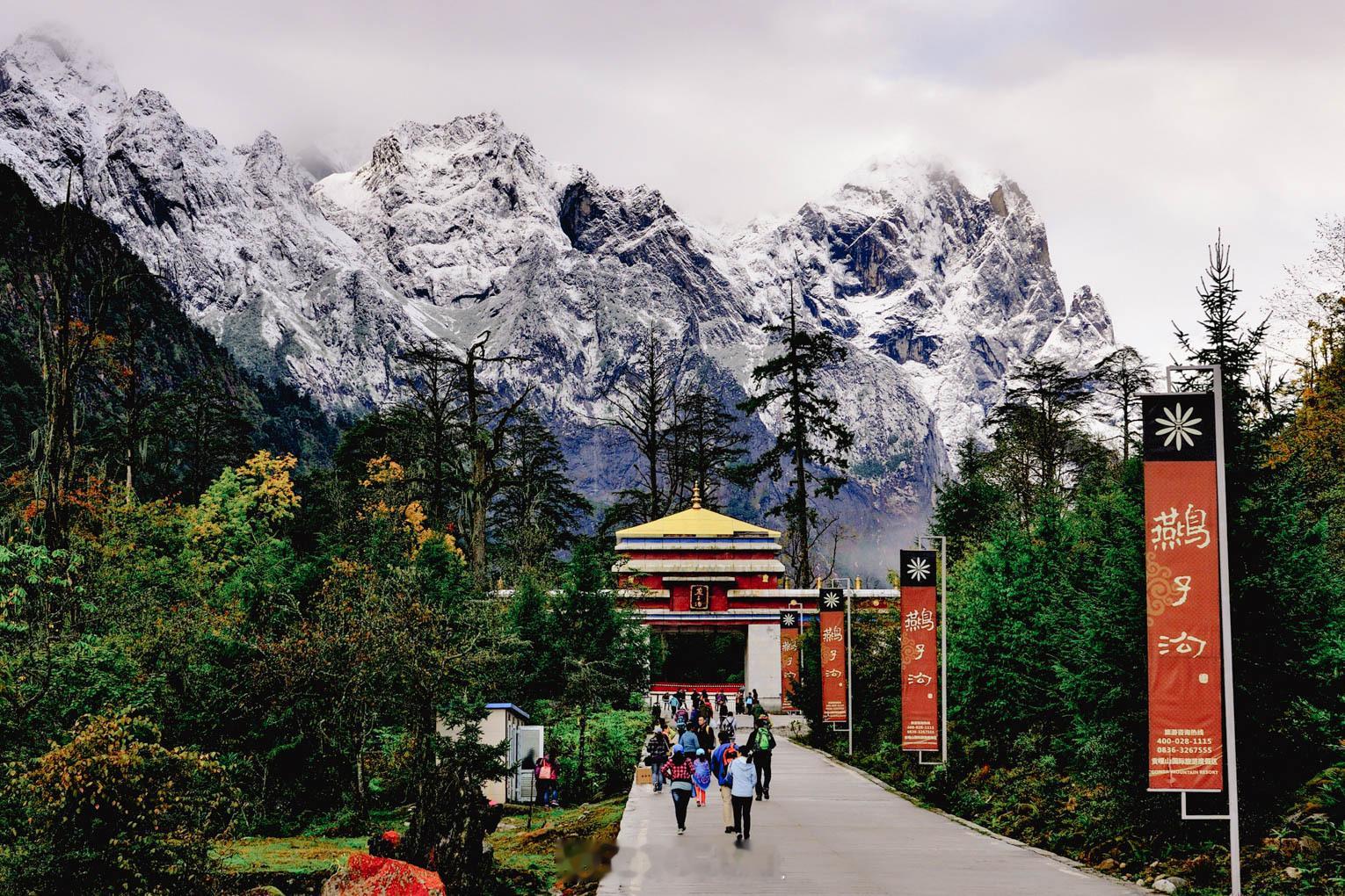  川西的秋天，是一幅用色彩绘制的画卷，今日霜降,自此之后，这里的每一寸土地都变得