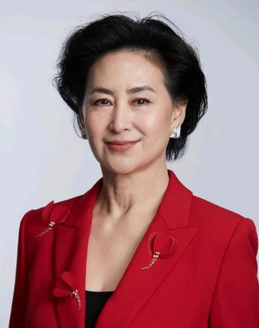 2022 年，何超琼说：香港回归的时候，我爸爸跟我打赌，像上海这样的大城市多少年