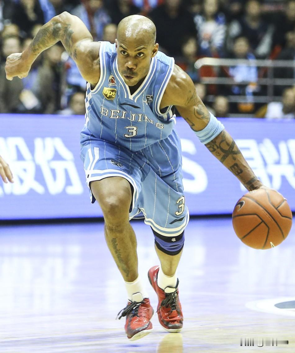 北京队引援困局：外援难寻马莫级强援 内援顶薪低效+新人难出头
 
北京队的引援与