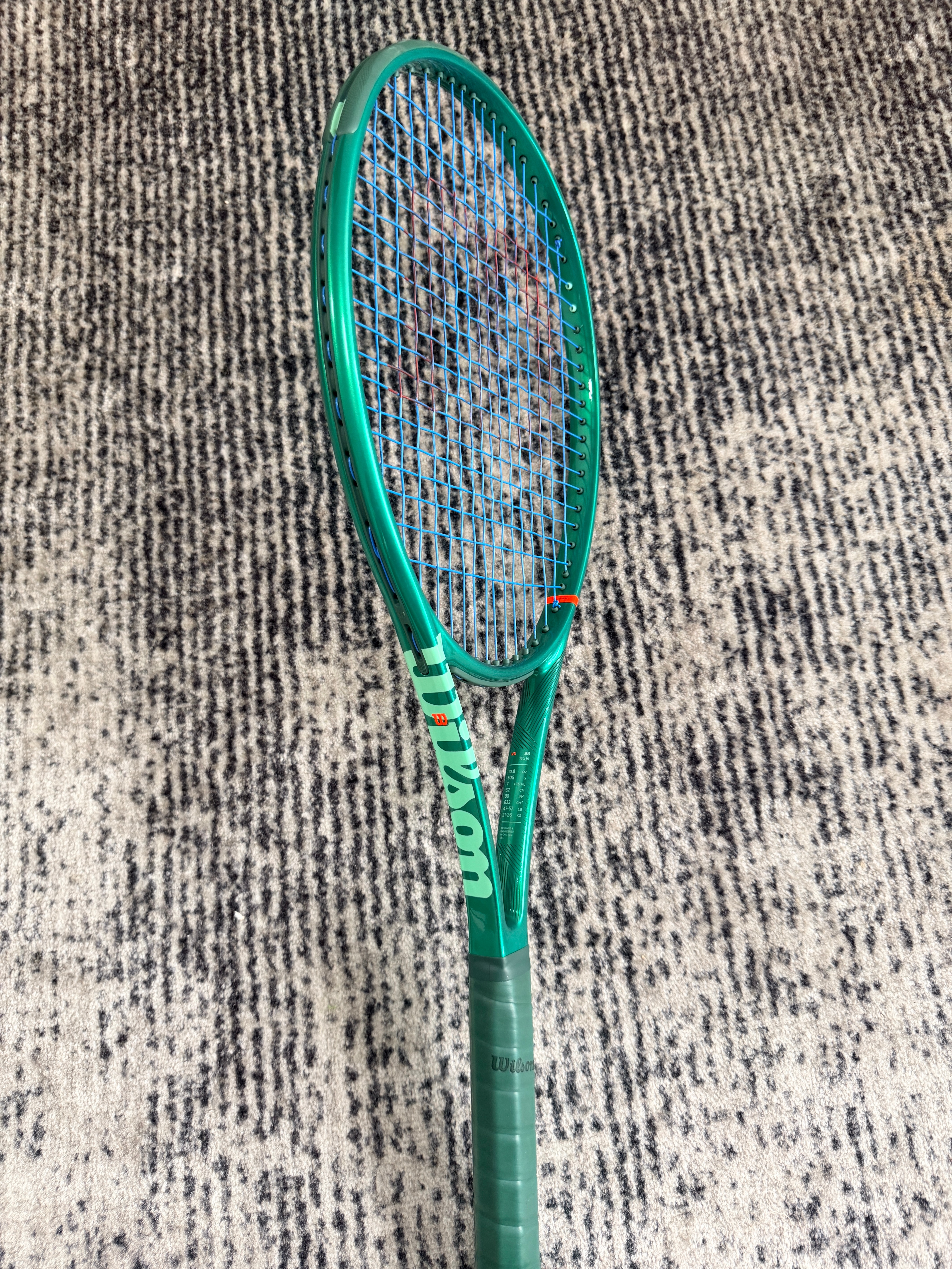 W blade V10系列新拍到手！这次的Blade延续了以往的“绿色”元素，碧