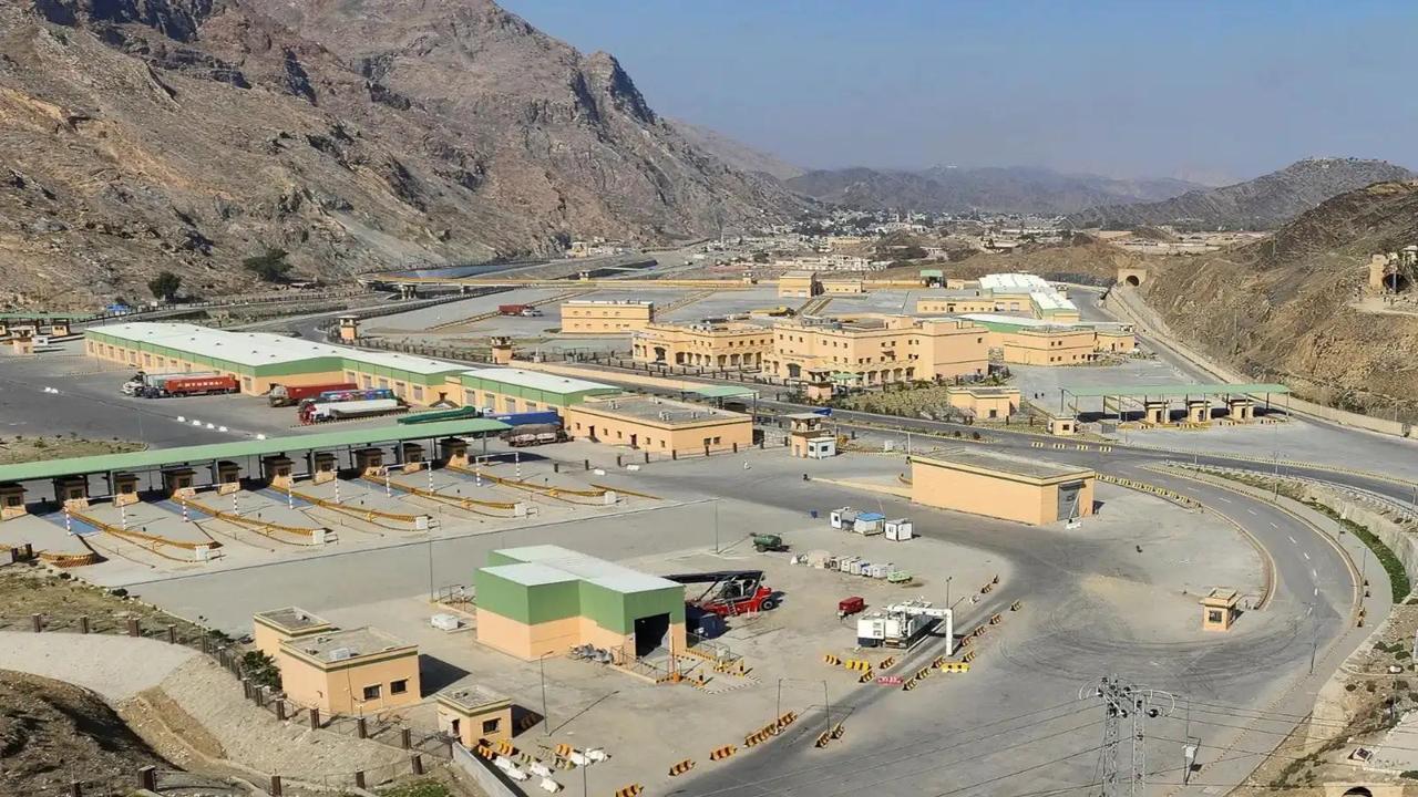 巴基斯坦开打了，越境空袭10个目标，事态已经升级。

当地时间2026年9月24