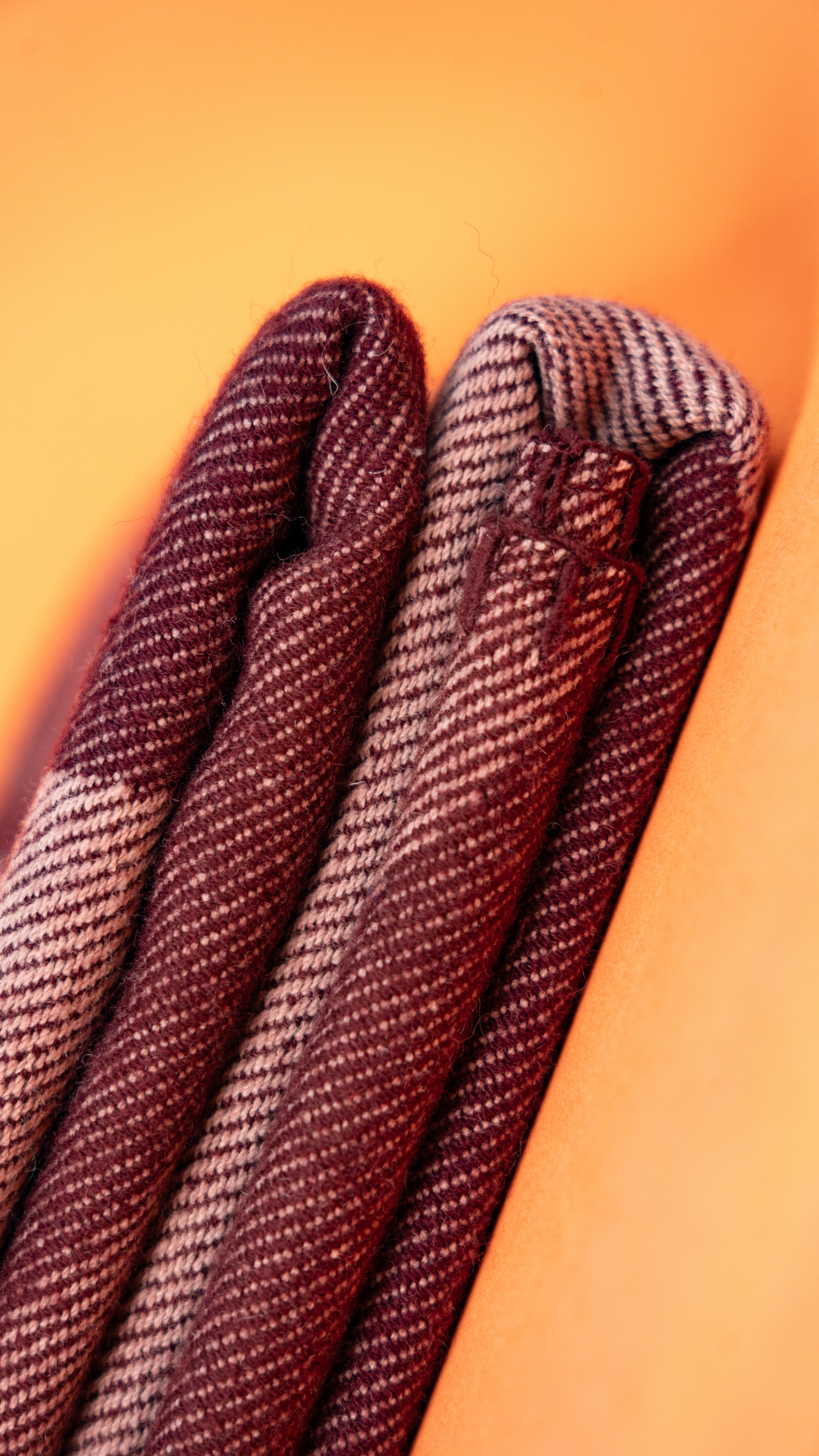 蔚来给我寄了个羊毛礼盒，配色是ES8最新的M42星云红配色。该说不说，蔚来整的东