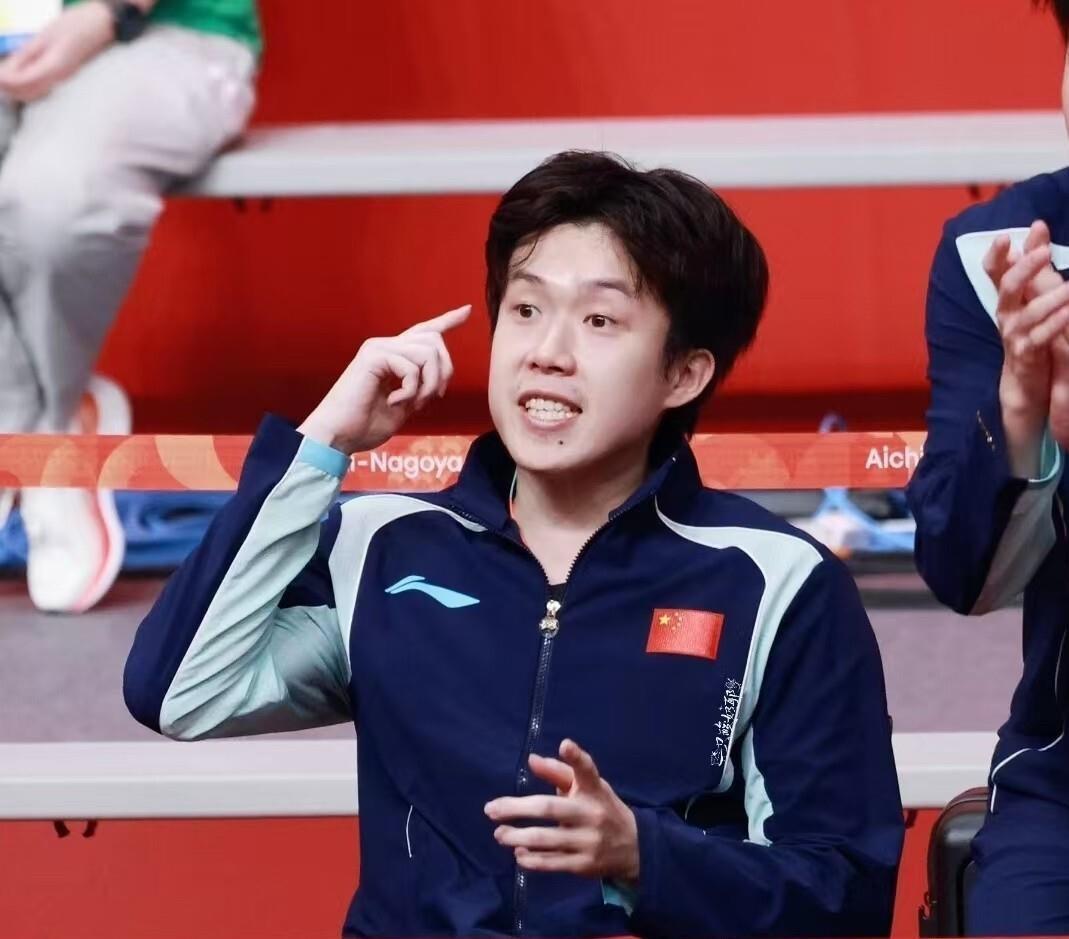 王皓赛后那几句质问，听着是真着急。“在场上什么感觉？跟本杰明不一样吗？就发你个反