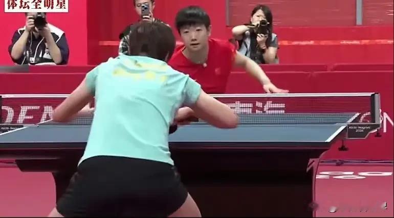 莎莎2/4输给了王曼昱，拿到了名古屋亚运会乒乓球女单亚军。虽然冠亚军都是我们中国