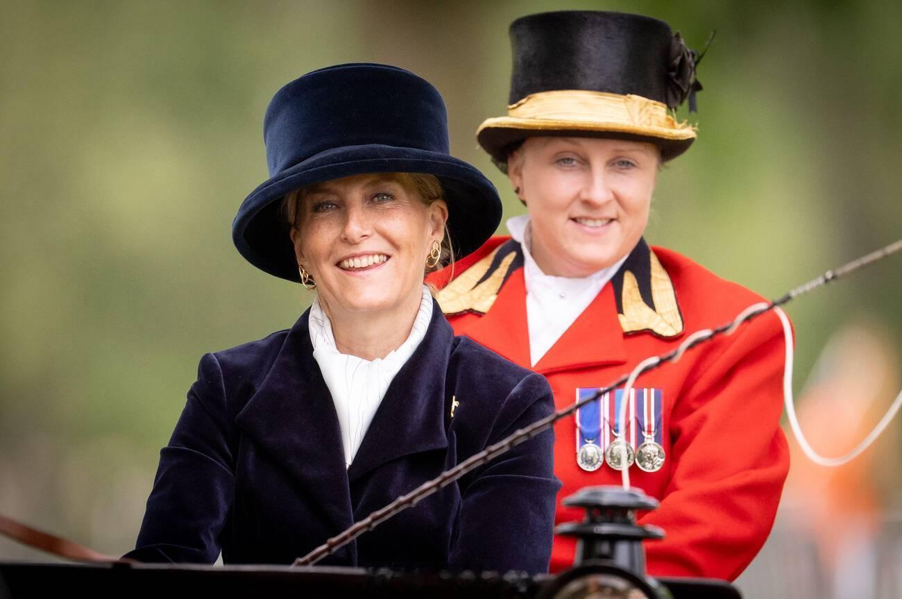 英国王室 新的一年，又一年母女俩马车游🏇🏻今天爱丁堡公爵夫人苏菲和她的女儿L
