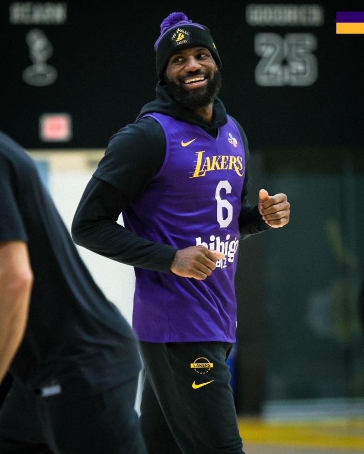 湖人NBA杯淘汰赛重磅预告：
湖人社交媒晒训练照片，将于明日中午11点在NBA杯