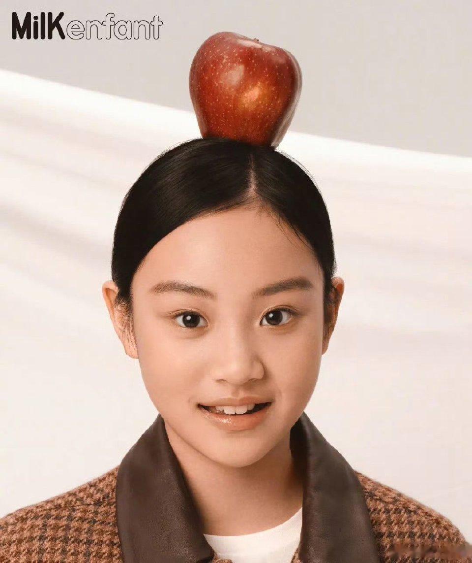 #甜馨拍杂志了#不评价一个孩子的美丑，除非她要进娱乐圈[微笑] ​​​