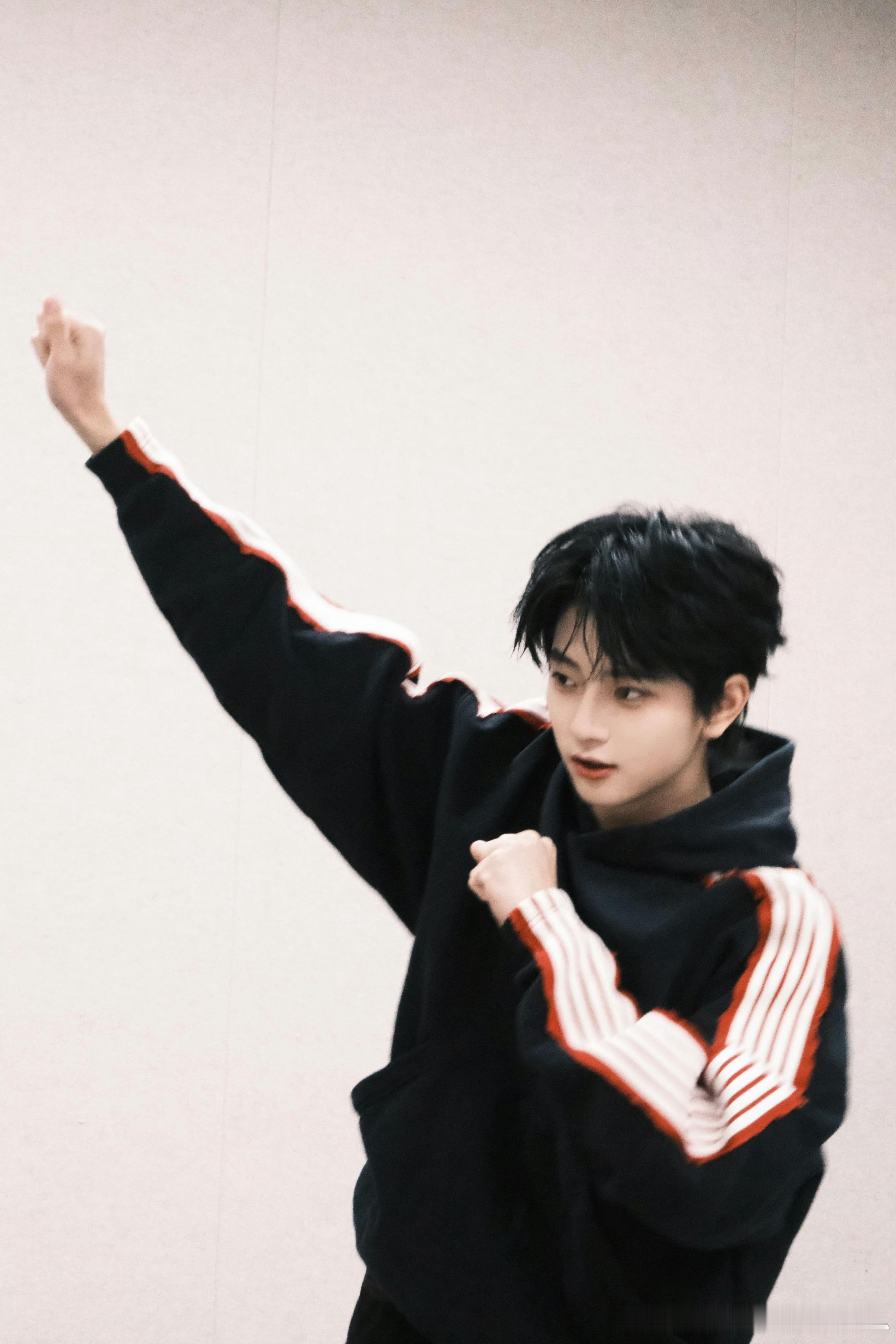 网传TF家族荣耀之战，穆祉丞将演唱《同手同脚》，不管跟谁合唱都期待这个小穆的新舞