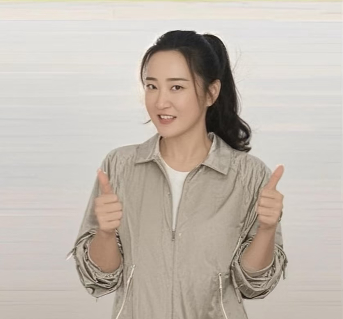 最新品牌广告上的贾玲，瘦了之后就很少见到她了 ​​​