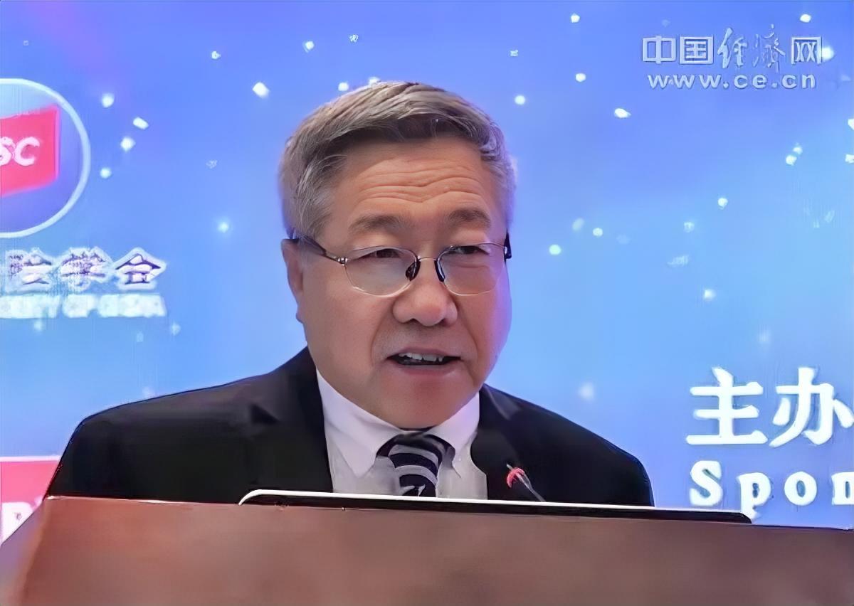 全民刷屏“彻查郑秉文”，真正的民意早已藏不住了
 
“支持彻查郑秉文”能冲上热搜