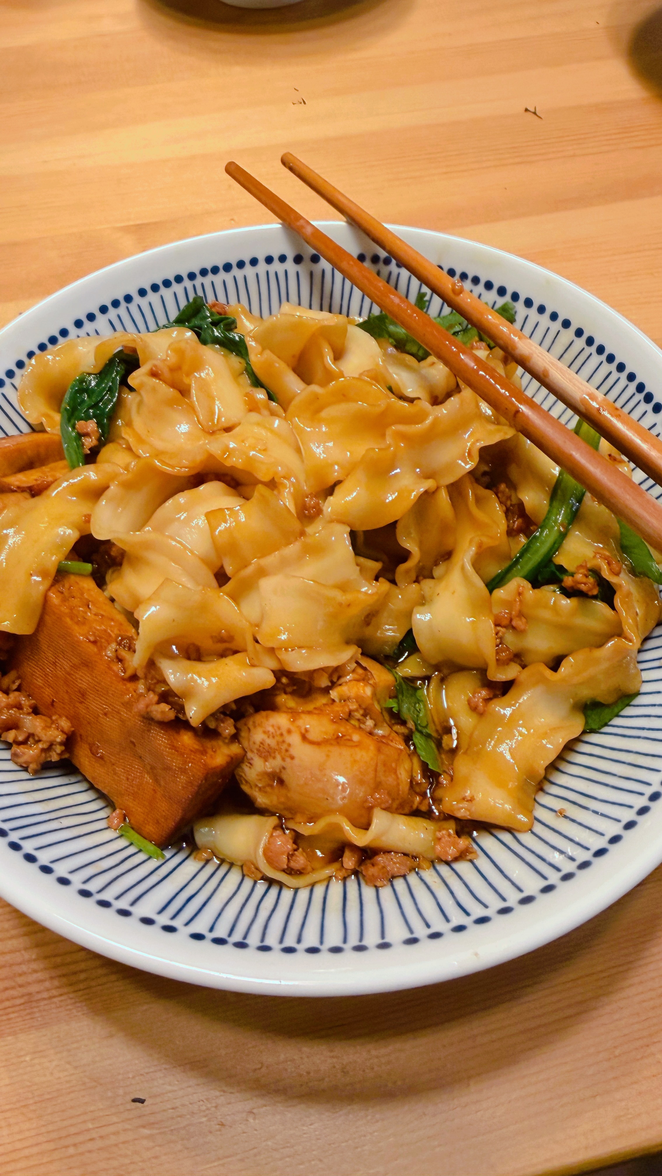 脚崴了去不了远地儿，还不能在家感受一下大同吗？配上一盅小粮食，美！ 