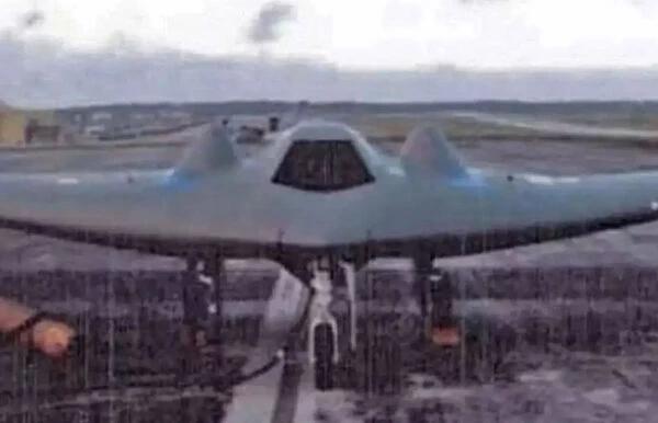 外媒披露美神秘无人机参与委内瑞拉行动
RQ-170“哨兵”
隐身无人机RQ-17