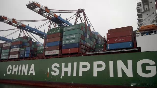 美国海关数据显示，7月份，美国与中国的贸易额较6月份增长5.9%，达367.8亿