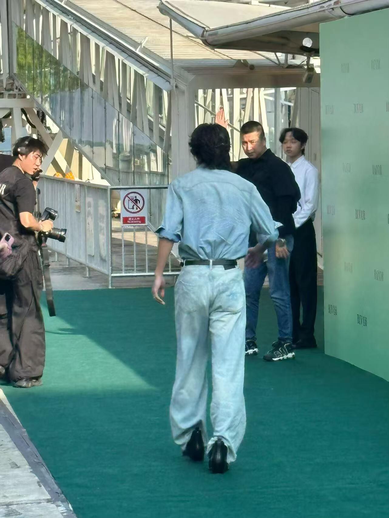 我靠！！ 
