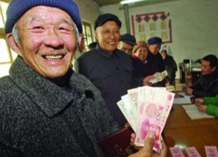 人大代表雷茂端两会提议：70岁以上农民养老金分步涨至500元！说到老百姓心坎里