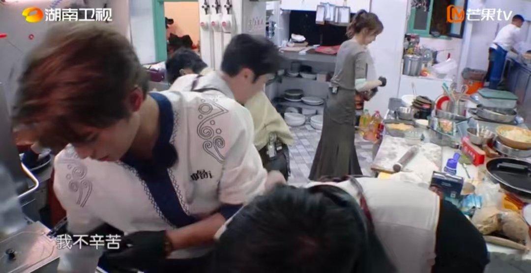 张百乔在中餐厅刷碗刷吐了中餐厅名场面中餐厅 谁没被在中餐厅 的洗碗名场面戳中笑点