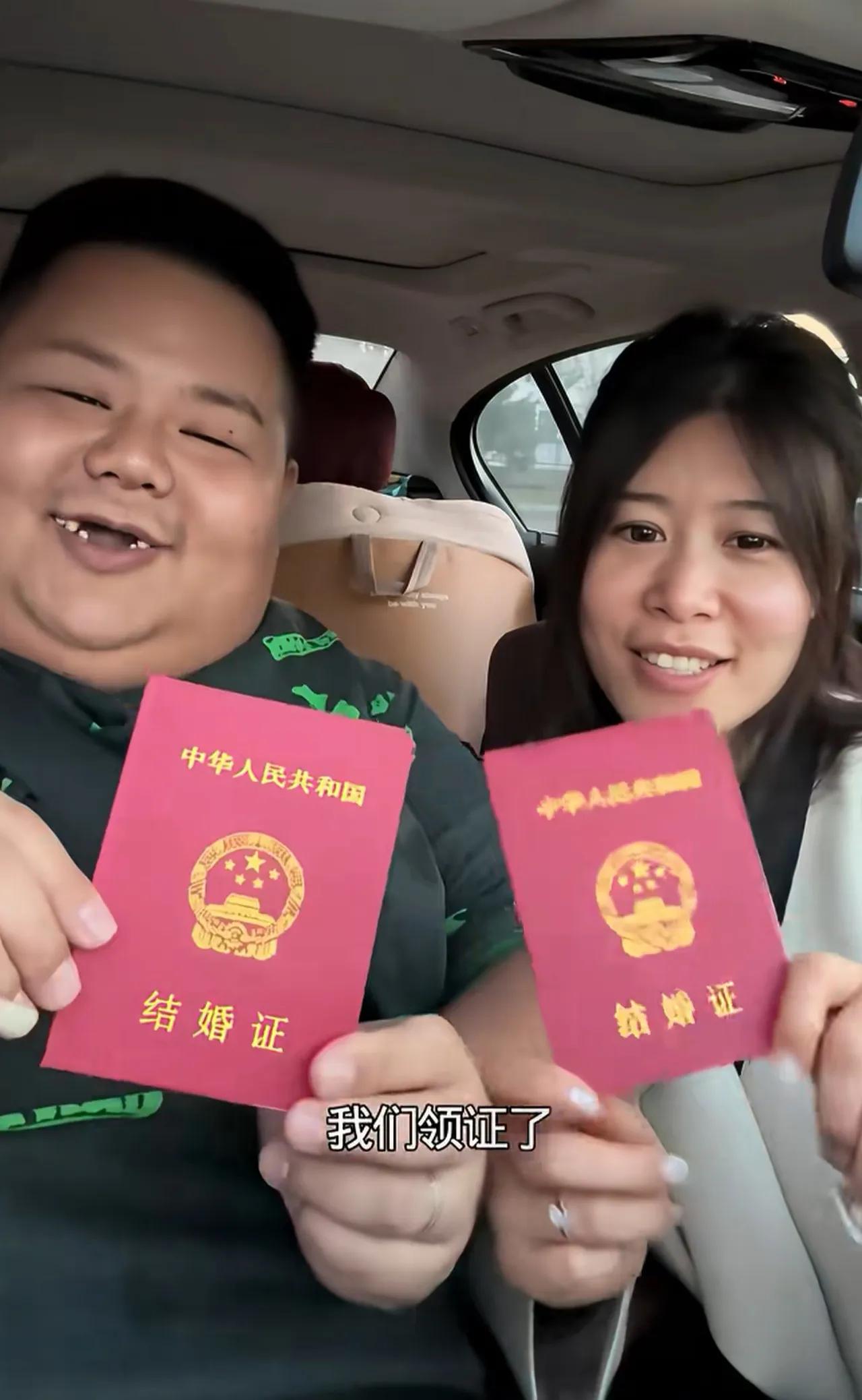 胃袋结婚了，媳妇儿挺漂亮，看他们幸福的样子，让我不由得潸然泪下，胃袋红了这么多年
