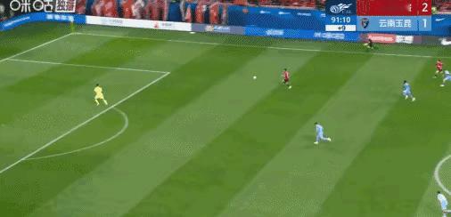 看了这个视频，蓉城球迷吐槽王子铭的心有点难忍。

王子铭在成都有很多粉，我前些年