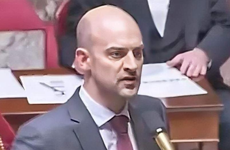 2月3日，法国外长让-诺埃尔·巴罗向媒体表态称，“我认为，俄罗斯应当放弃其强硬的