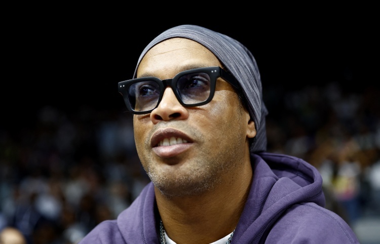 #小罗希望内马尔参加世界杯#巴西足坛名宿罗纳尔迪尼奥接受媒体的采访，展望了巴西队