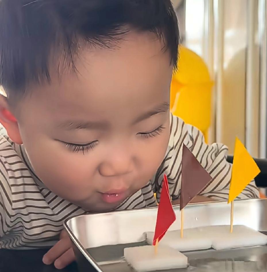 在女儿家带娃的外婆，就是月嫂+保姆+育婴师+保洁+提款机+出气筒。
赞同的姐妹点