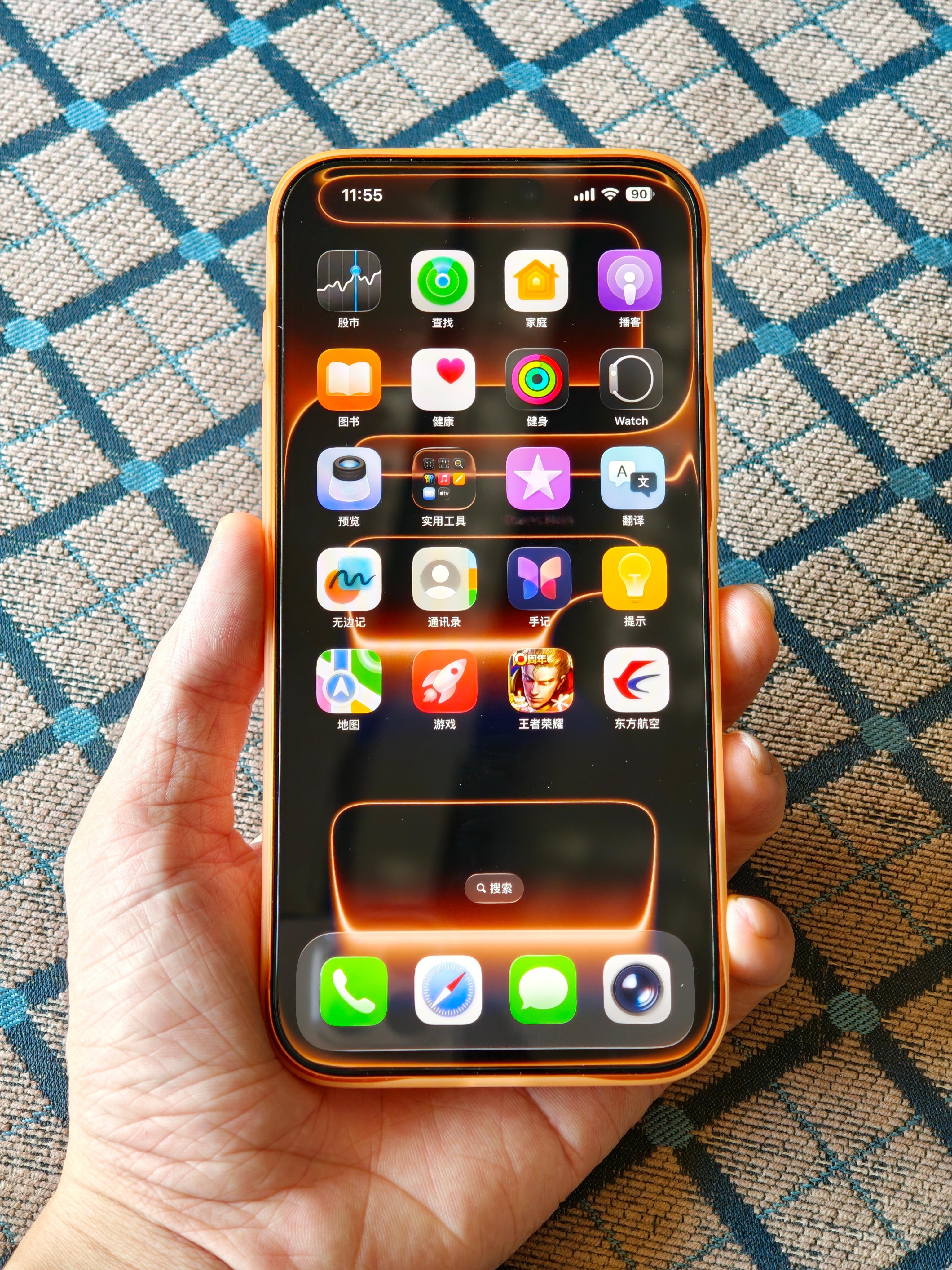用了几天iPhone17 Pro Max了感觉液态看着是挺精致的，细节动画也做的