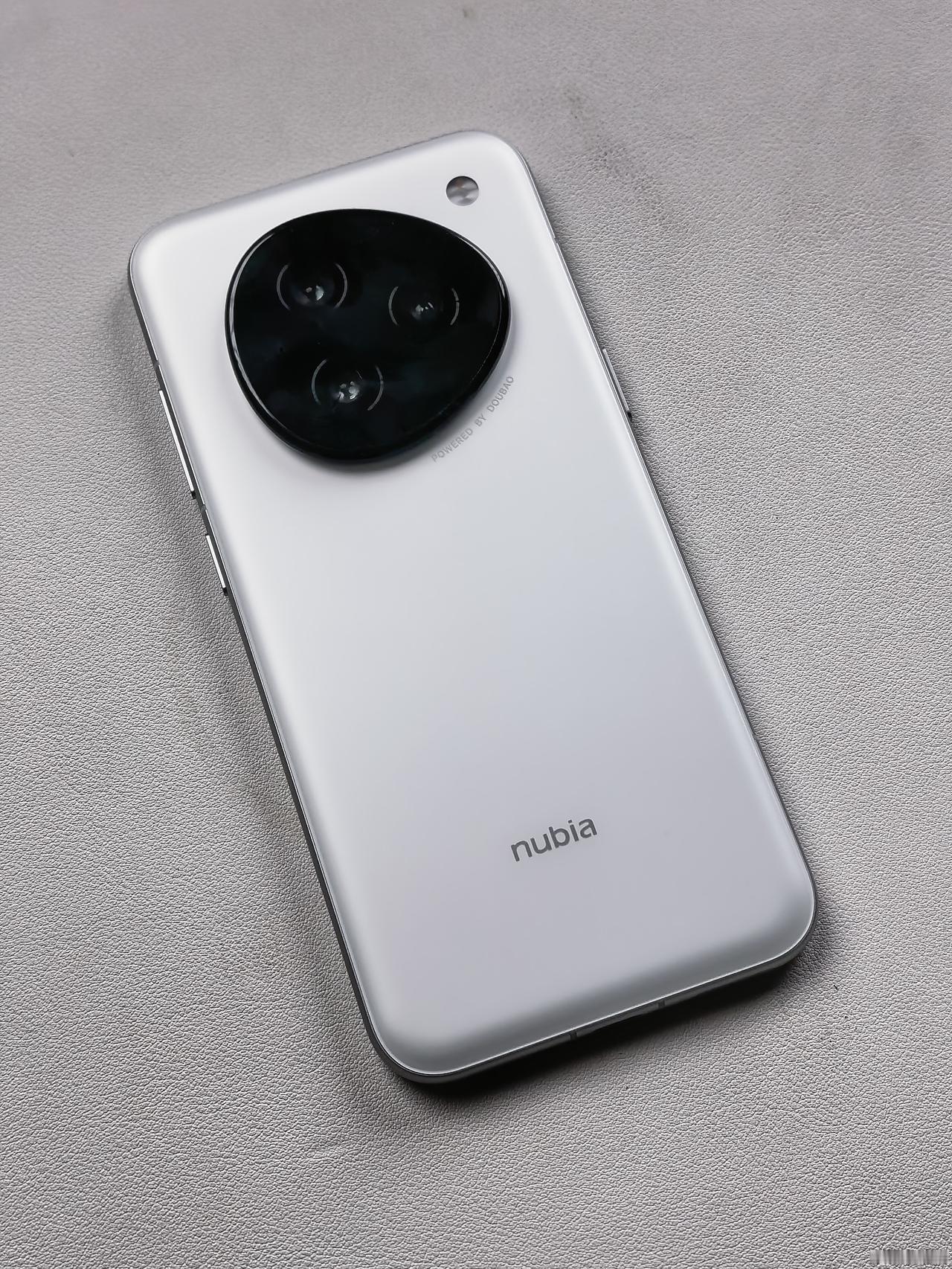 豆包手机今天已经被禁止登陆微信，我们昨天拍摄豆包操作微信发送消息的视频，可能成为