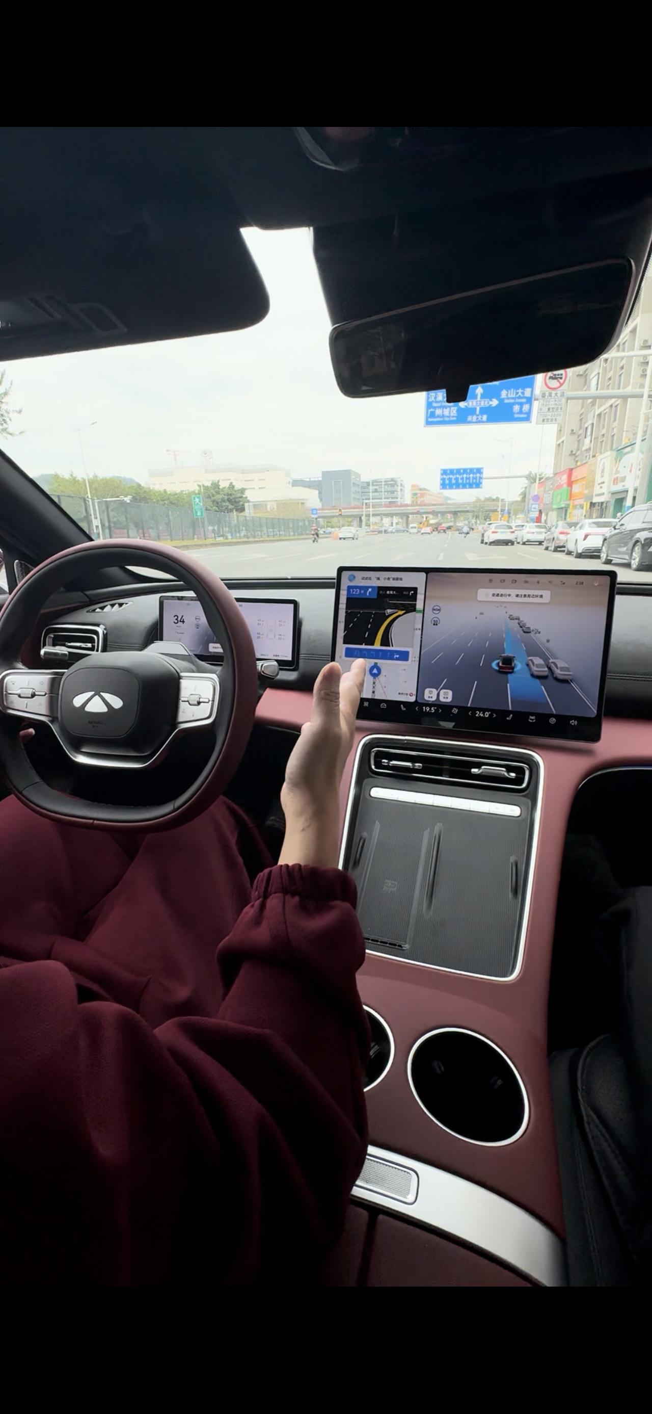 一开始是比较担心的，但用多几次之后发现。其实。猎鹰700。还是非常的稳的。相比一