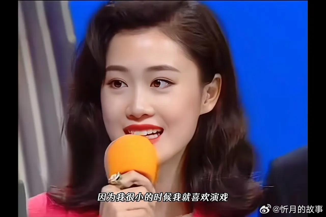 蓝盈莹很像梁小冰，可大家都觉得梁小冰是美女，而蓝盈莹不是 