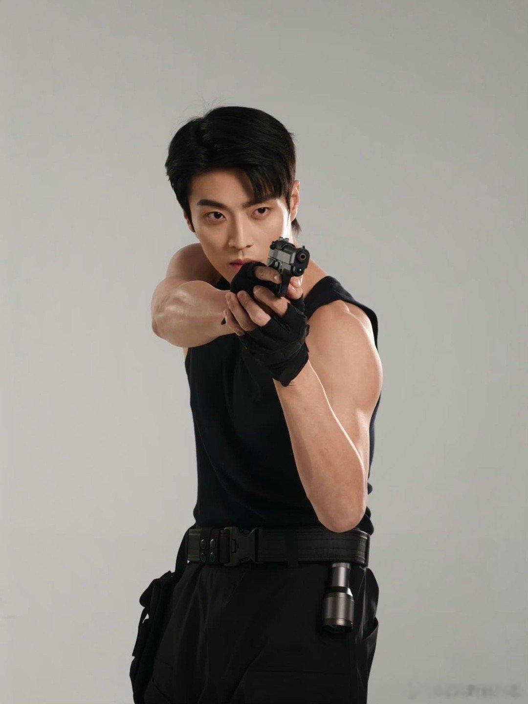 一边藏着刀一边单手抱 陈都灵陈靖可的双人视频看疯了！白幼薇冷静傲娇，沈墨怀里藏温