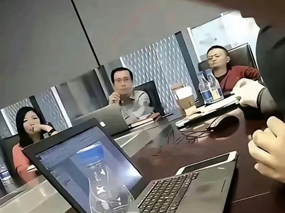 早期的马云 开会时候的状态
