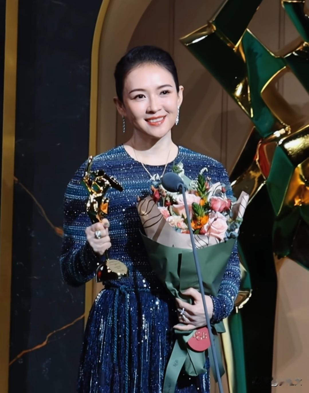 章子怡，国际范，很喜欢她，大方得体的穿着，与汪峰孕育了两个孩子，最终还是离婚了，