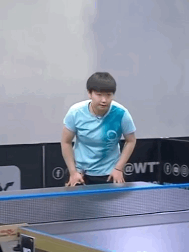 孙颖莎vs陈熠给自己抓发型太可爱[奶牛猫] ​​​