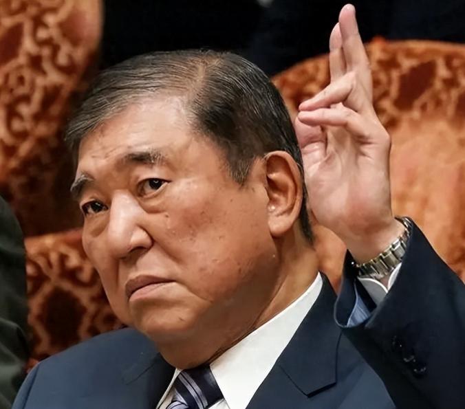 石破茂溜得快！
九三前就辞职，怕被形势拖累，


石破茂辞职这事，
看起来突然，