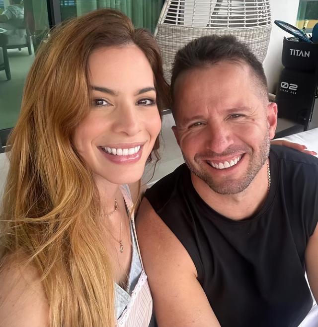 巴里亚和娇妻近照，娶2位环球小姐，成掘金助教，球迷：艳福不浅
每一个冠军球队里，