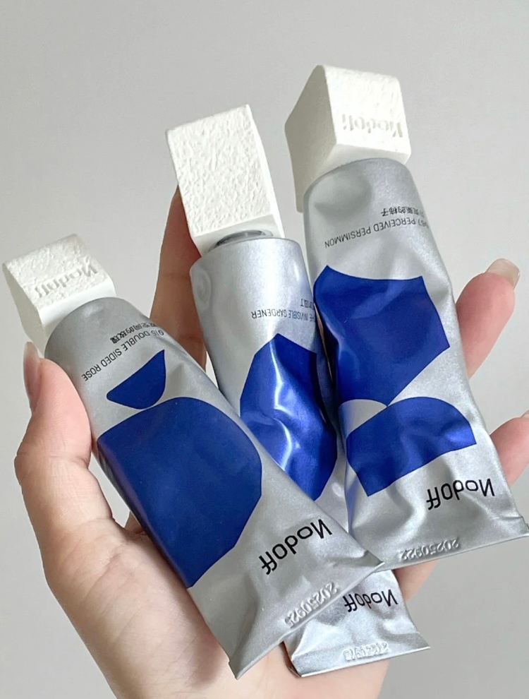 🔵什么护手霜啊这么好看！实物白色石膏材质配上银色铝管真的不要太高级～四种味道更